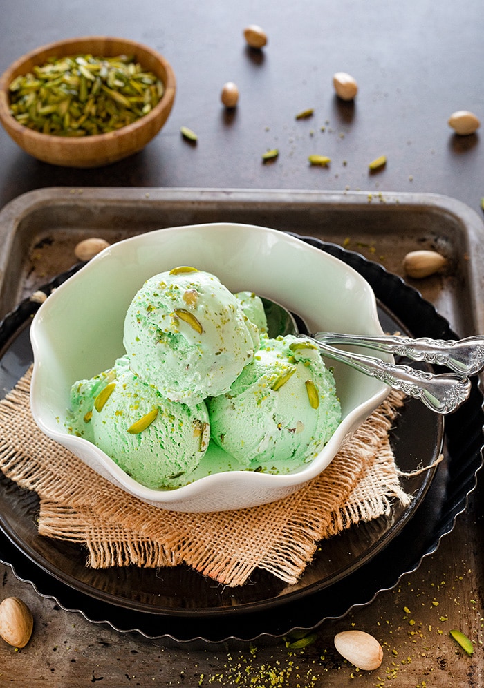 Scoops of no-churn Pista ice cream in a bowl